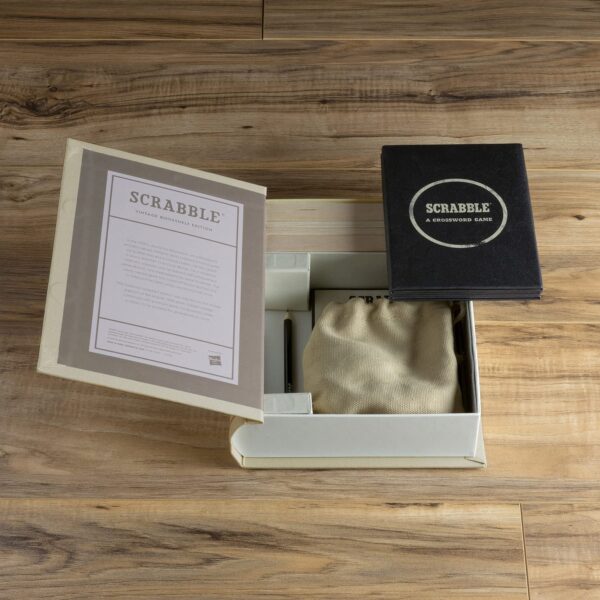 Scrabble Vintage Bookshelf Edition - Image 6